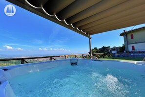 Idromassaggio all'aperto