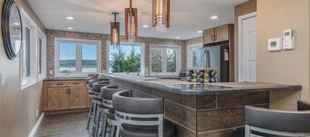 Soaring Eagle: Main house+Bunkhouse: Lakefront