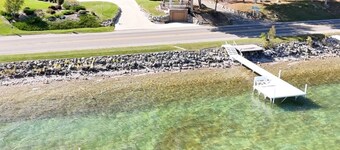 Soaring Eagle: Main house+Bunkhouse: Lakefront