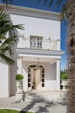 Exterior detail - Luxury 4-bedroom Villa Lea by Casa del Sole in peaceful Vabriga with a pool. (Vabriga)