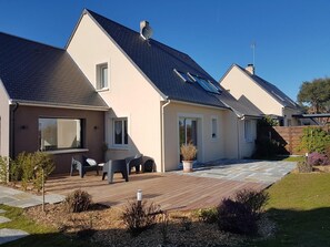 Exterior - Villa 'Des Havres' with Private Terrace, Private Garden and Wi-Fi (Saint-Germain-sur-Ay)