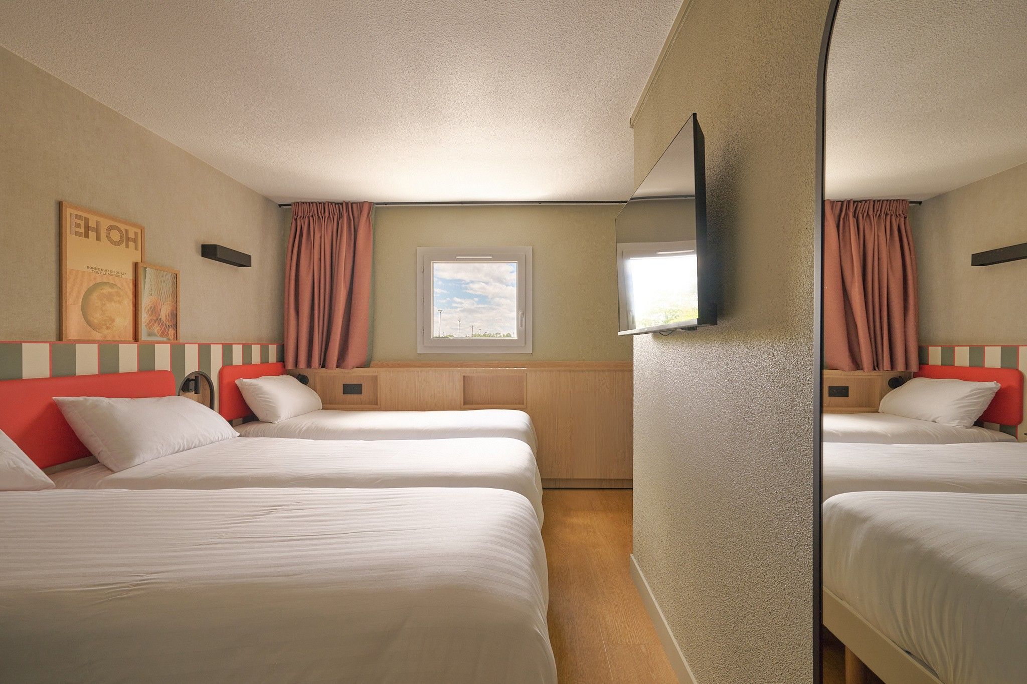 EH OH Trio Twin | In-room safe, desk, laptop workspace, blackout curtains
