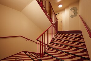 A staircase with red railings and a patterned carpet. - Hôtel EH OH Orly Rungis (Rungis)