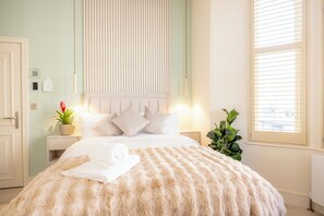 Studio | Individually furnished, desk, laptop workspace, iron/ironing board - 108 Shirland Road (London)