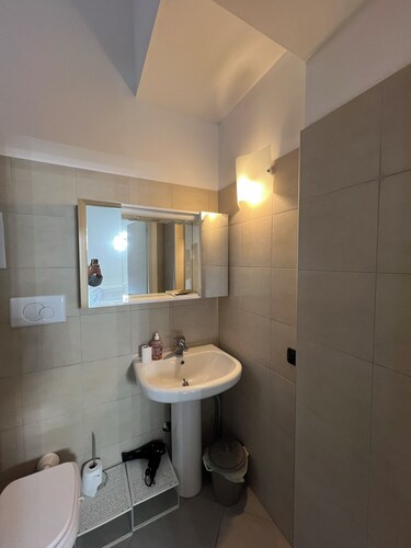 Cozy one-bedroom apartment with full kitchen in the historic center