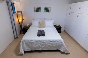 1 habitación, tabla de planchar con plancha, wifi y ropa de cama 