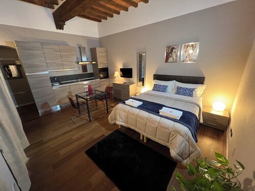 Cozy one-bedroom apartment with full kitchen