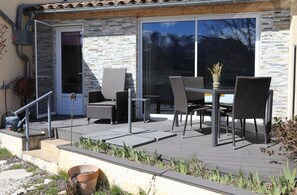 Outdoor dining - Apartment with Private Terrace (Mévouillon)