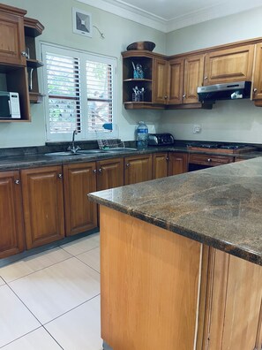 Private kitchen - Selborne Golf Estate Villa P15 (Pennington)