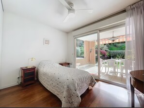 3 habitaciones, tabla de planchar con plancha, wifi y ropa de cama 