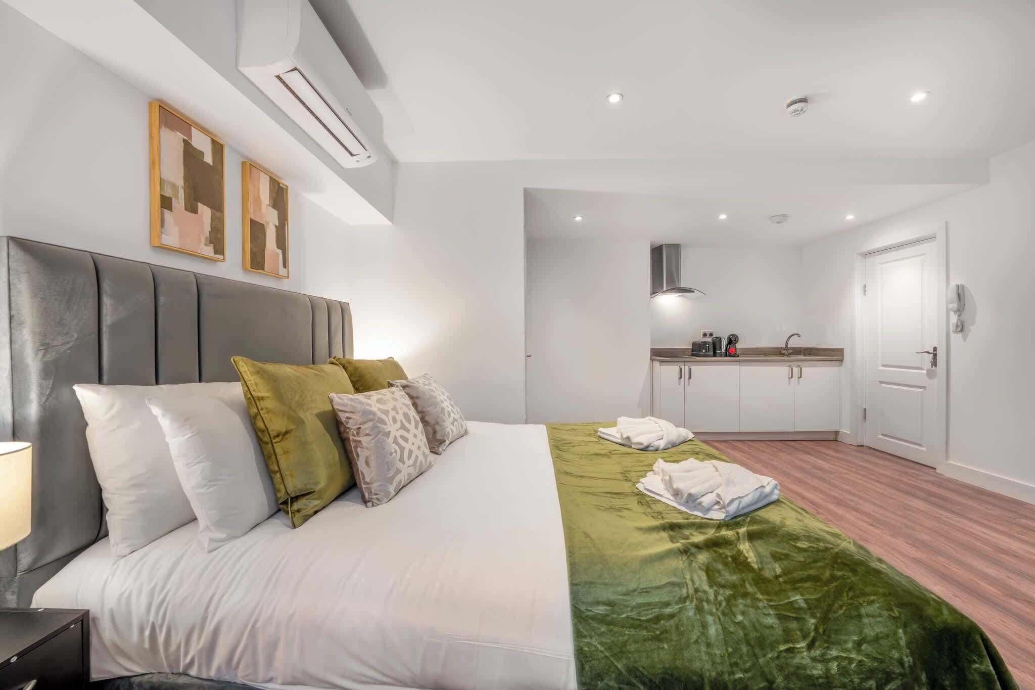 Iron/ironing board, travel cot, WiFi, bed sheets