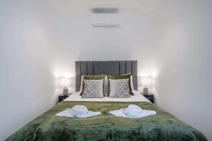 1 bedroom, iron/ironing board, travel cot, WiFi - Charming One Bedroom Flat in Knightsbridge (London)