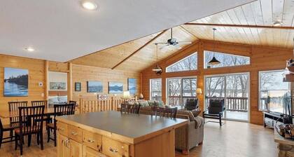 Northwoods Escape on Rabbit Lake: Lakefront, Hot tub, Cuyuna Bike Trails