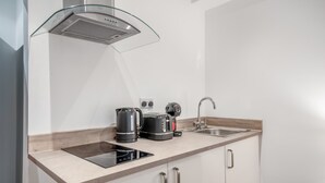 茶具/咖啡用具、冰箱、微波炉、炉灶