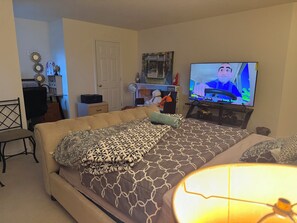 1 bedroom, WiFi, bed sheets - Tranquil 1-bedroom in charming house with Shared Bathroom (Richmond)
