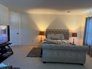 1 bedroom, WiFi, bed sheets - Tranquil 1-bedroom in charming house with Shared Bathroom (Richmond)