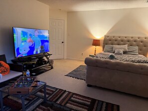 1 bedroom, WiFi, bed sheets - Tranquil 1-bedroom in charming house with Shared Bathroom (Richmond)