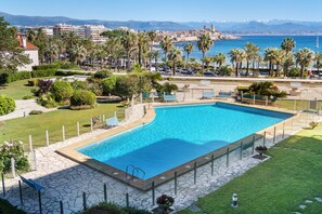 Pool - Cap d'Antibes Port Aubernon – 2-Bedroom Apartment with Sea View (Antibes)