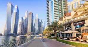 Outdoor dining - Serene 2 Bed l Dubai Marina l Manchester Tower (Dubai Marina)