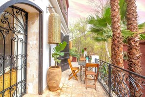 Outdoor dining - Palais Laila (Aghbalou)