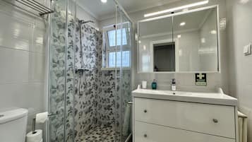 Shower, towels