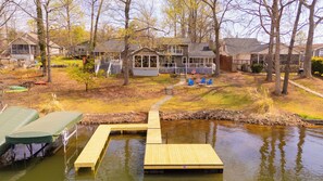 Property grounds - Perfect 4-bedroom house in tranquil Lake Bowen waterfront (Inman)