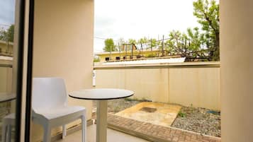 Deluxe Triple Room, Balcony, Courtyard View | Outdoor dining