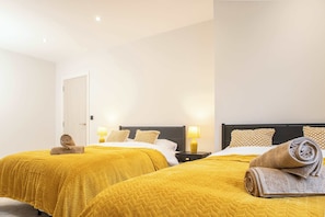 2 bedrooms, iron/ironing board, WiFi, bed sheets - Central Leeds Apartment by Station - Sleeps 6 (Leeds)
