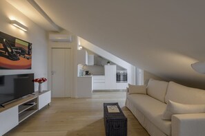 A modern living room with a flat-screen TV, a sofa, and a coffee table. - NOVARA, 6 - In the attic with style (Milan)