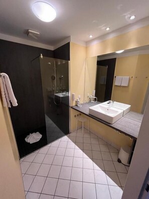 Bathroom - Parkhotel Green Garden (Bad Hersfeld)