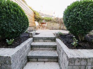 Property grounds - 8 Crown Lane (Conwy)