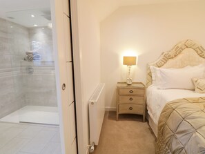 1 bedroom, individually decorated, individually furnished, free WiFi - 8 Crown Lane (Conwy)