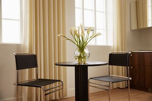Superior Studio, Kitchenette, City View | In-room dining