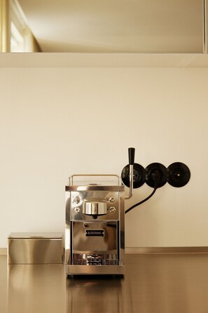 Coffee and/or coffee maker - Mjólk Hotel (Reykjavík)
