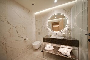 Premium Room, Balcony, Mountain View | Bathroom - Hotel Complex SamElyon (Samokov)