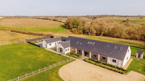 Exterior - Luxury Cotswolds Estate with Pool (Wootton)