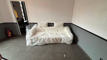 Standard Apartment, Balcony, Park View | Bahagian dalam