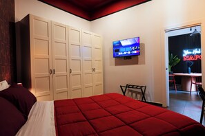 Standard Apartment, Balcony, Park View | Free WiFi - LH51 Urban Suite (Naples)