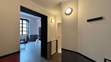 Standard Apartment, Balcony, Park View | Bahagian dalam