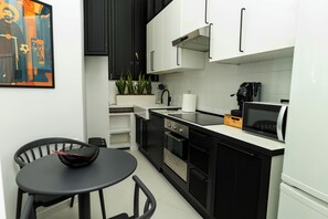 Standard Apartment, Balcony, Park View | Private kitchen - LH51 Urban Suite (Naples)