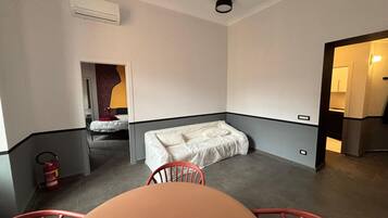 Standard Apartment, Balcony, Park View | Bahagian dalam