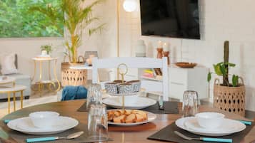 Apartment, 2 Bedrooms, Balcony | Dining