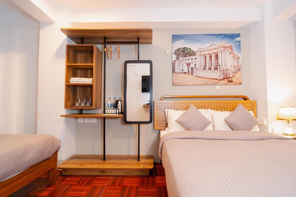In-room safe, soundproofing, WiFi (free)