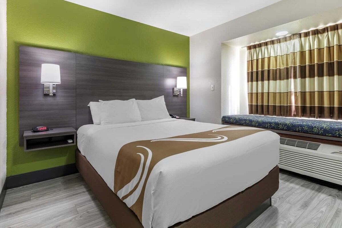 Desk, laptop workspace, free WiFi, bed sheets