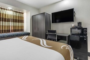 Desk, laptop workspace, free WiFi, bed sheets - Sonesta Essential Hotels Longview (Longview)