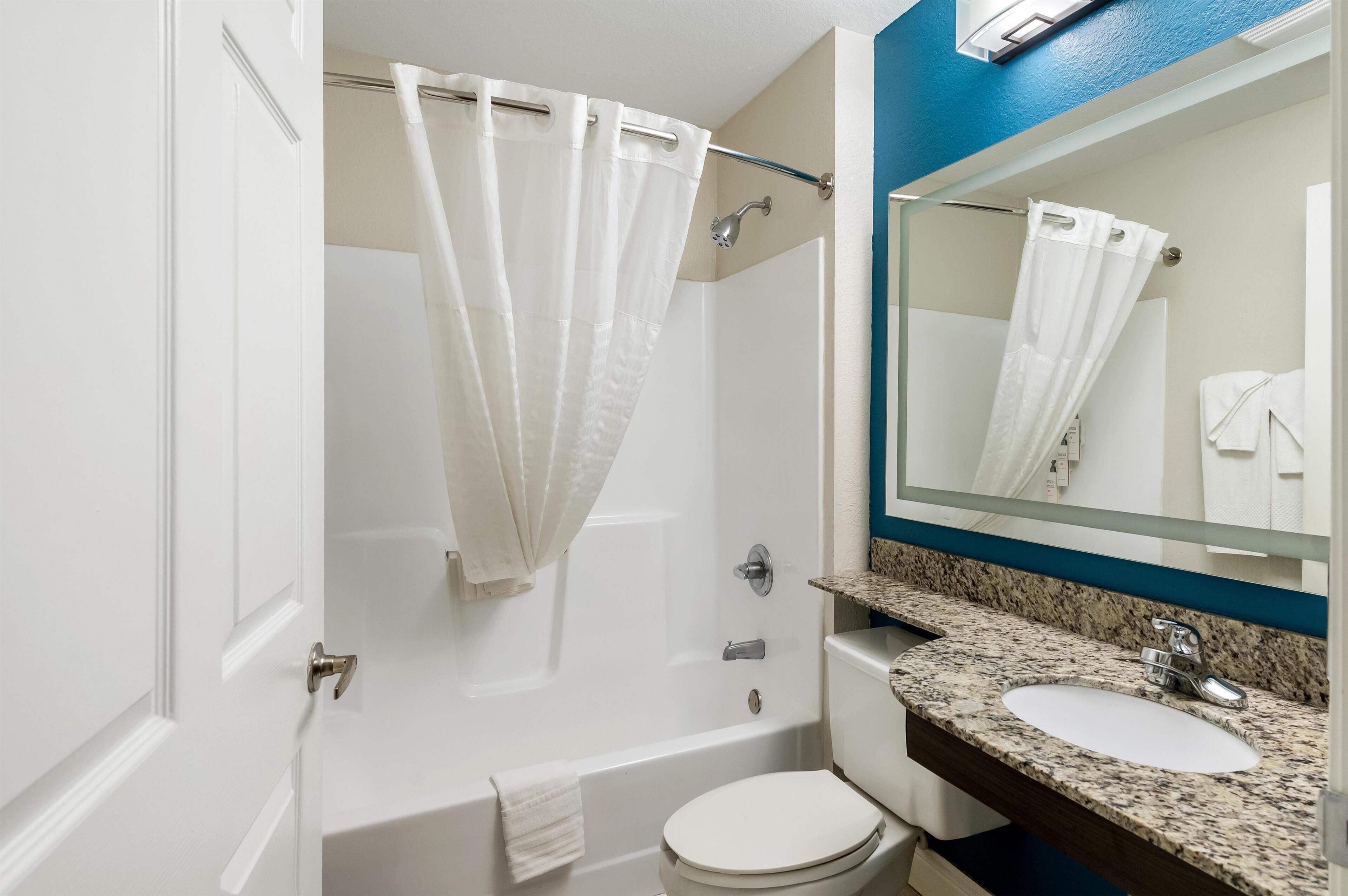 Room, 2 Queen Beds | Bathroom