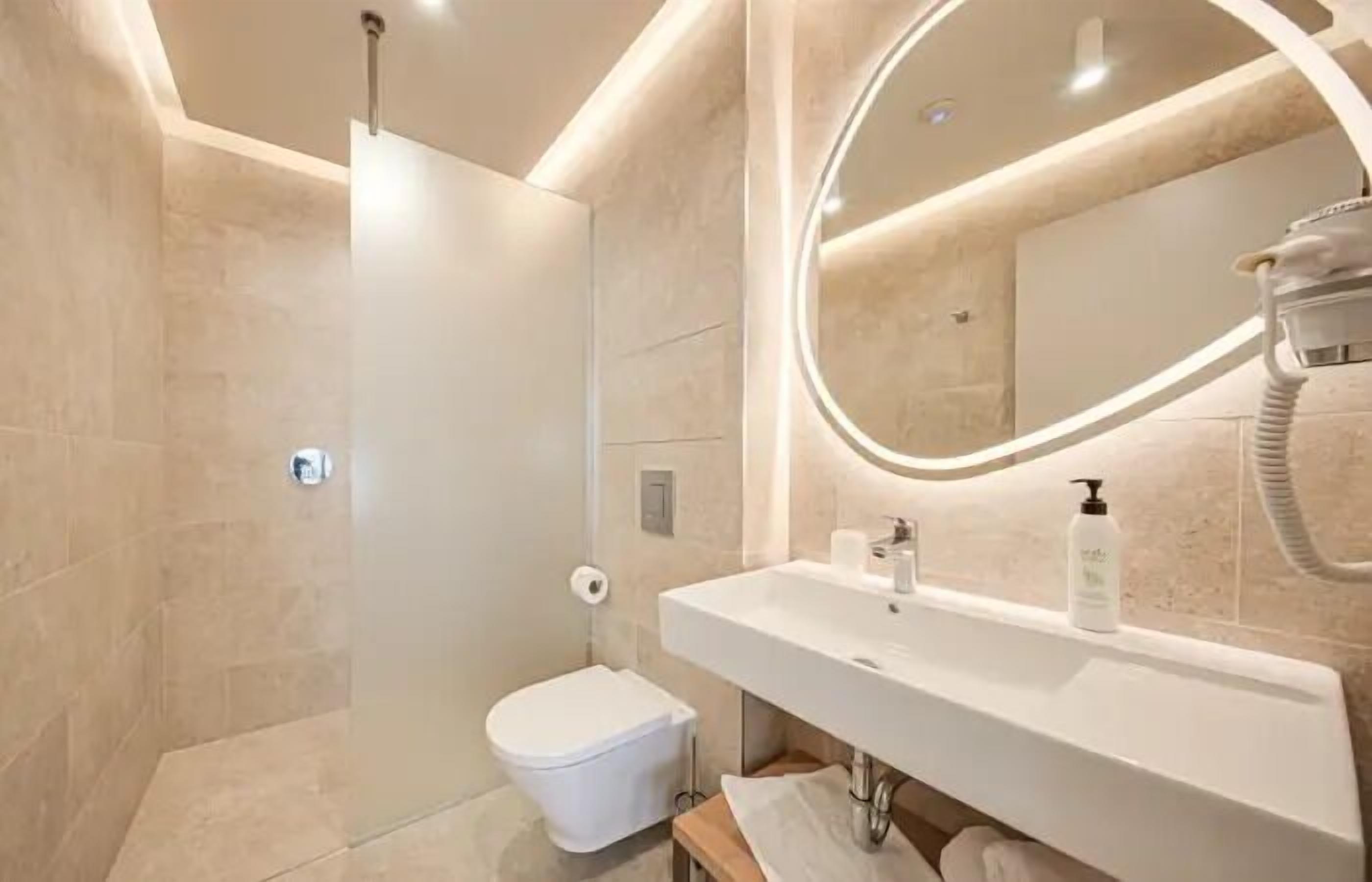 Premium Double or Twin Room, Balcony, Mountain View | Bathroom | Shower, hair dryer, slippers, towels