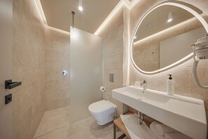 Premium Double or Twin Room, Balcony, Mountain View | Bathroom - Aparthotel Complex SamElyon (Samokov)