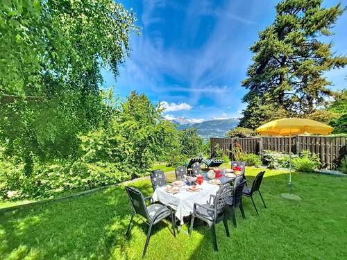 Atemberaubendes alleinstehendes Ferienhaus für 8 Gäste mit  W-LAN, TV, Terrasse und Panoramablick