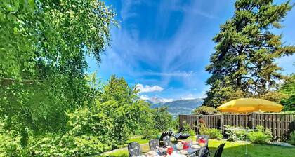 Atemberaubendes alleinstehendes Ferienhaus für 8 Gäste mit W-LAN, TV, Terrasse und Panoramablick